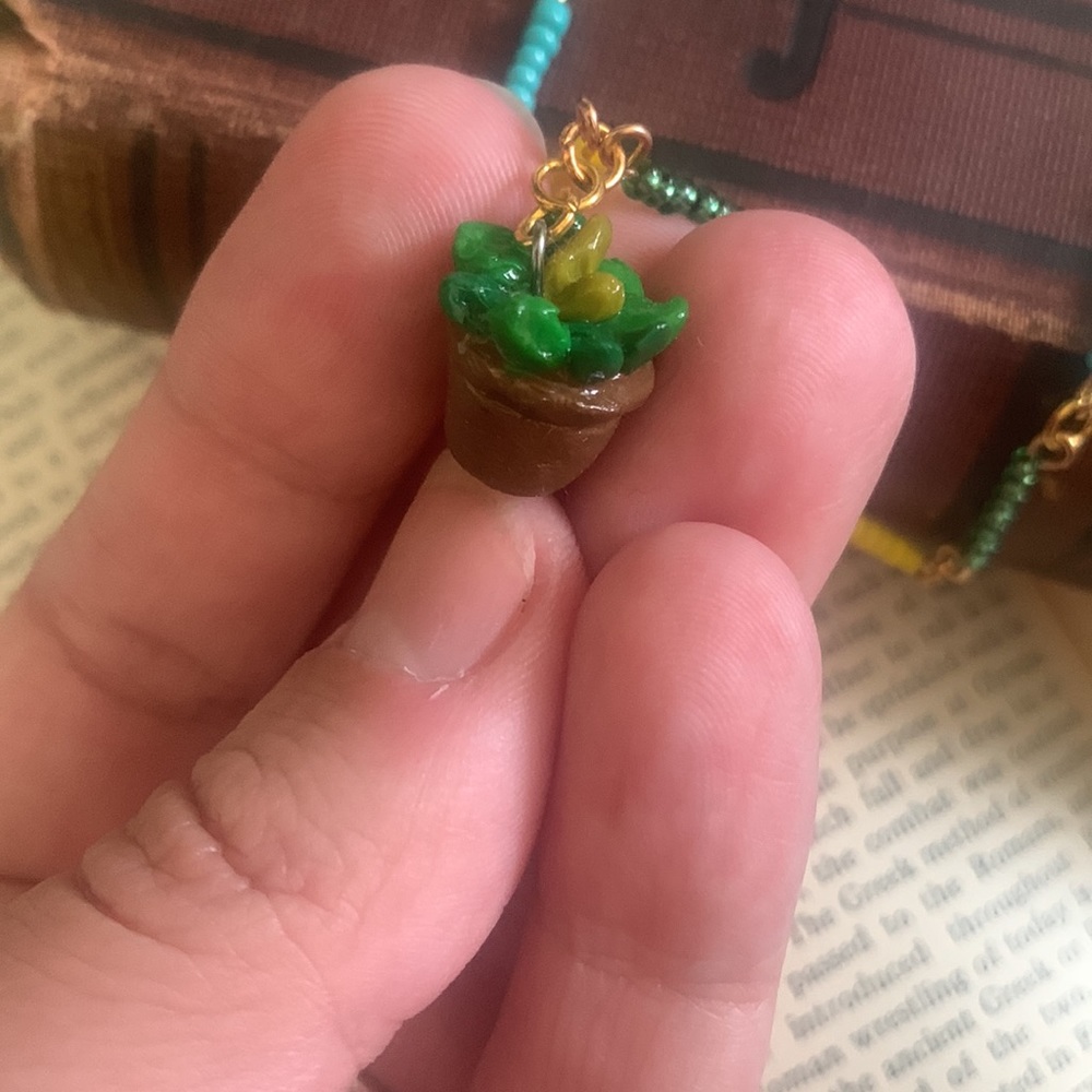 Tiny Succulent Charm Beaded Necklace - Picture 4 of 4